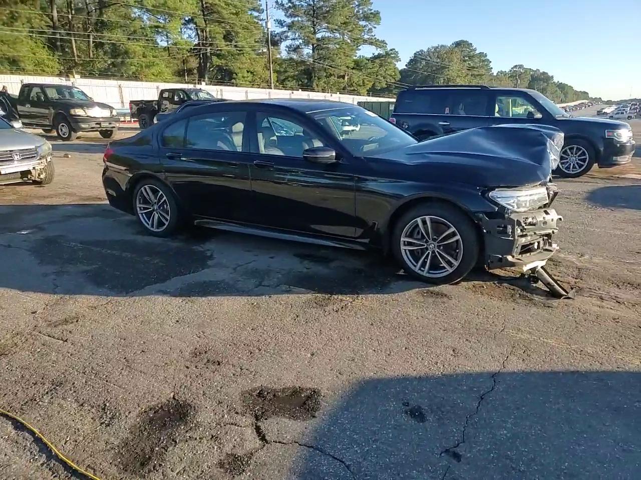 Фото: WBA7E4C53KGV71021