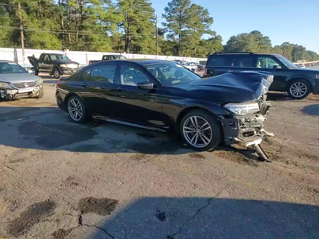 Фото: WBA7E4C53KGV71021