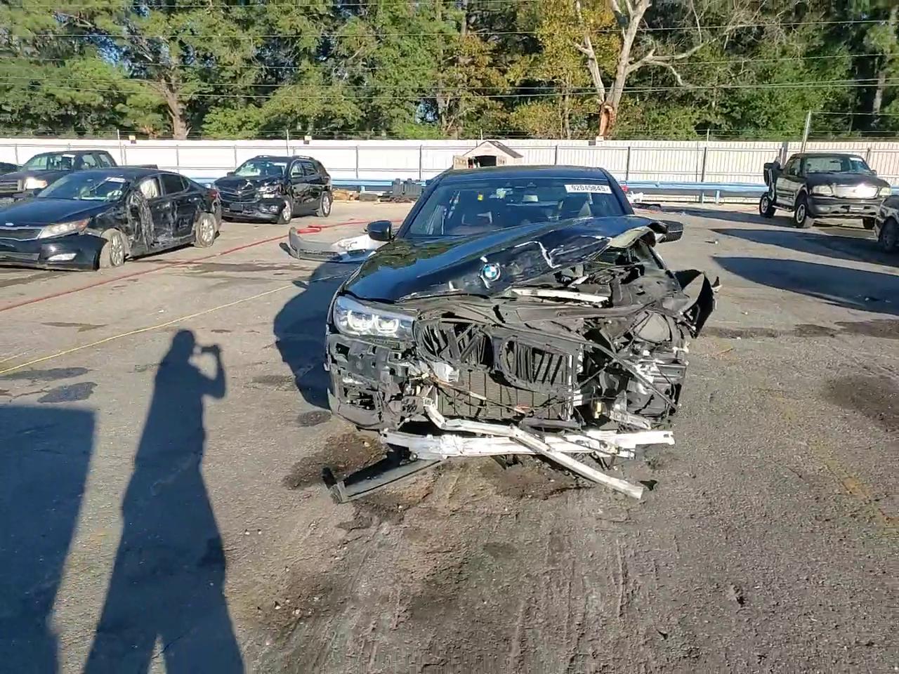 Фото: WBA7E4C53KGV71021