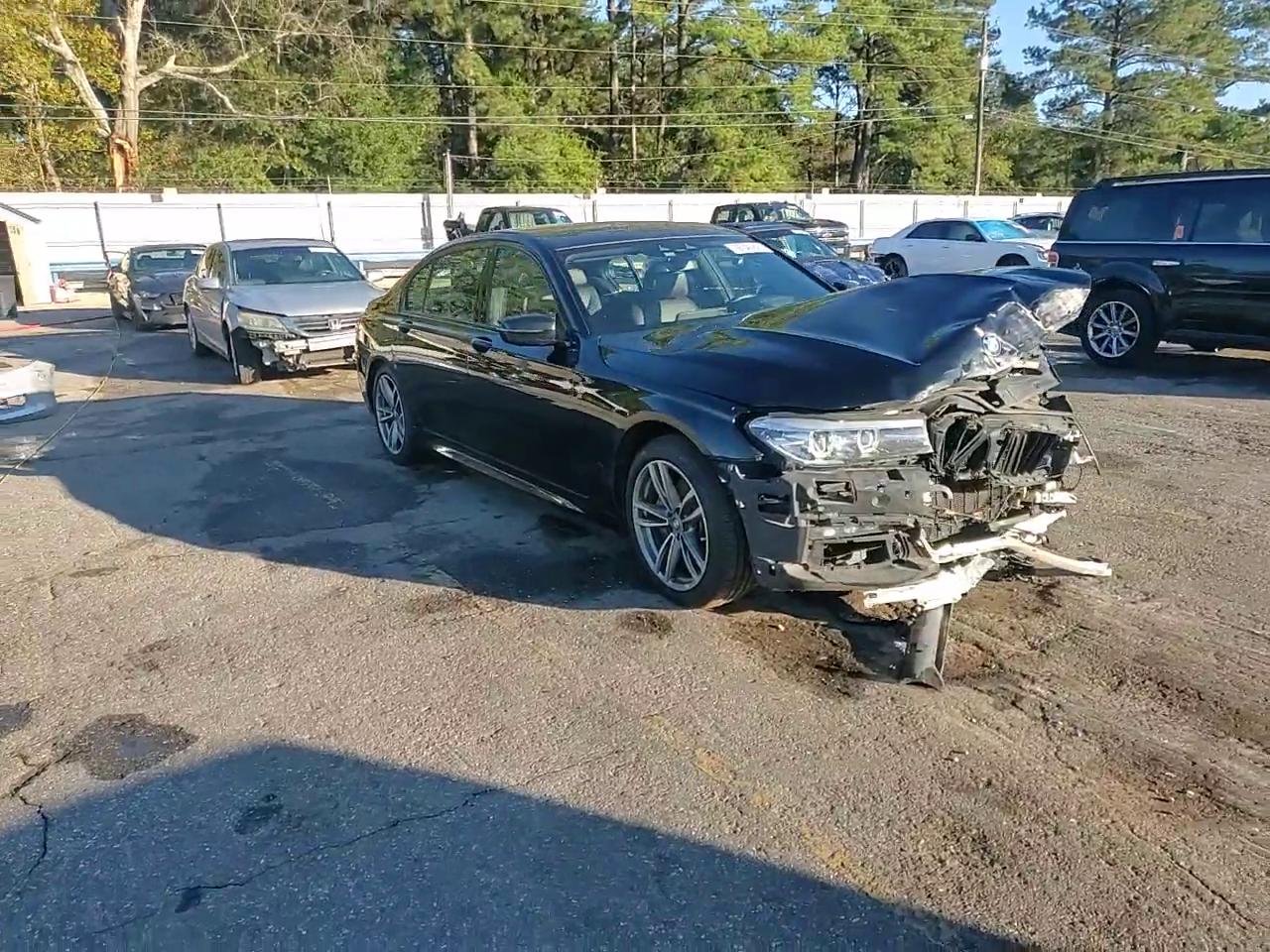 Фото: WBA7E4C53KGV71021