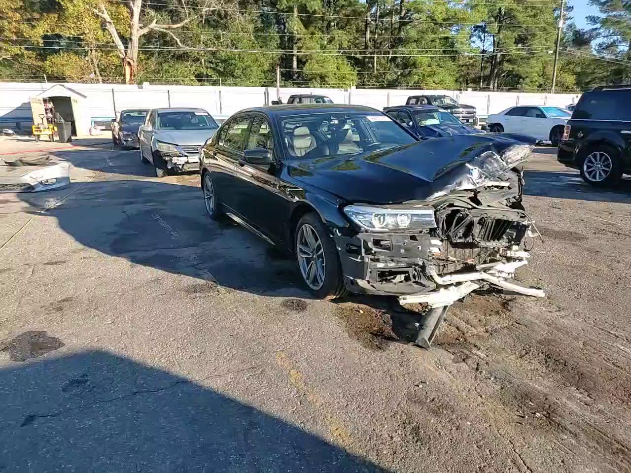 Фото: WBA7E4C53KGV71021