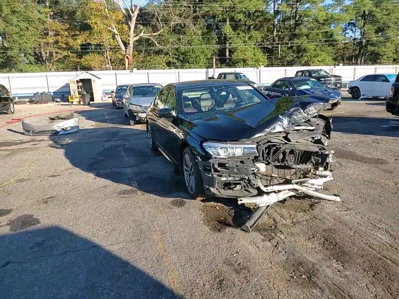 Фото: WBA7E4C53KGV71021