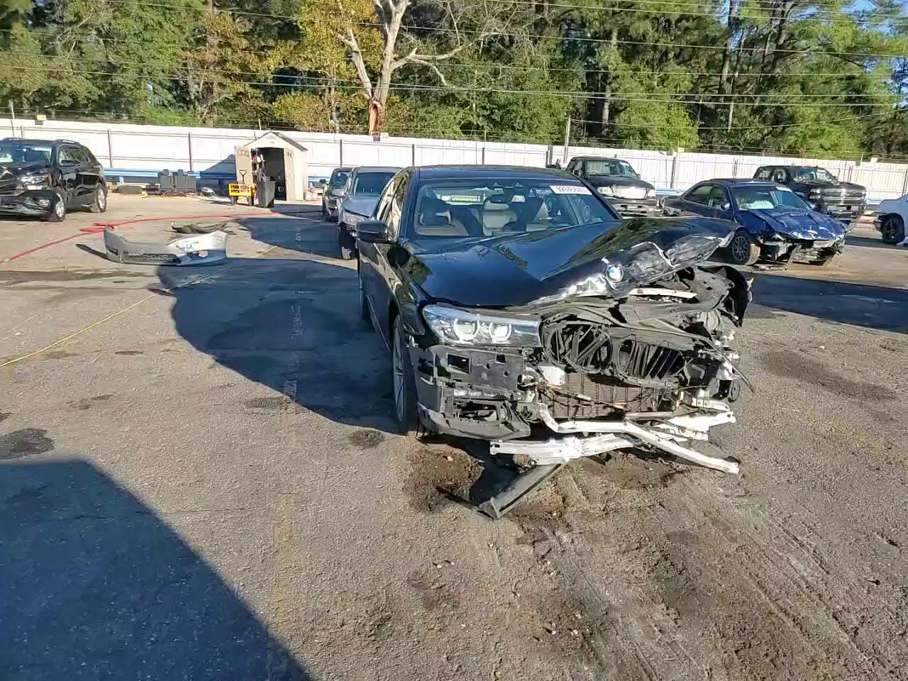 Фото: WBA7E4C53KGV71021