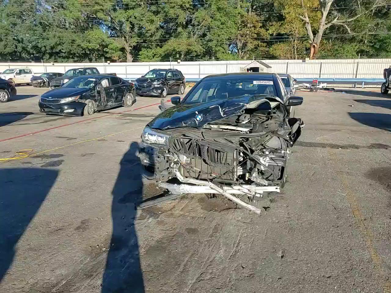 Фото: WBA7E4C53KGV71021