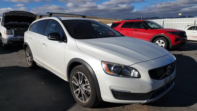 2015 Volvo V60 Cross Country Premier VIN: YV4612HK5F1000942 Lot: 94525445