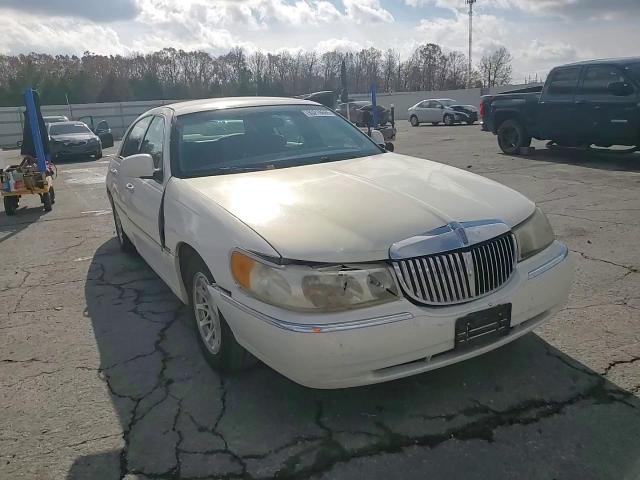 1999 Lincoln Town Car Signature VIN: 1LNHM82W5XY639893 Lot: 93218665