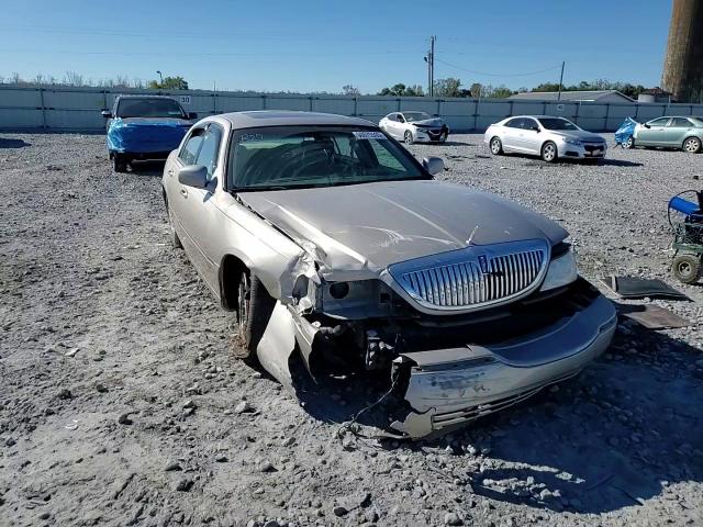2003 Lincoln Town Car Signature VIN: 1LNHM82W13Y645426 Lot: 90675595