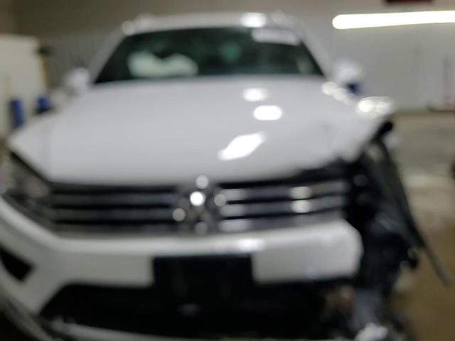 2017 Volkswagen Touareg Wolfsburg VIN: WVGRF7BP8HD005519 Lot: 92195885