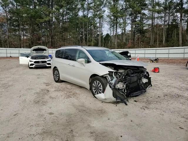 2021 Chrysler Pacifica Hybrid Touring L VIN: 2C4RC1L71MR586992 Lot: 93840915