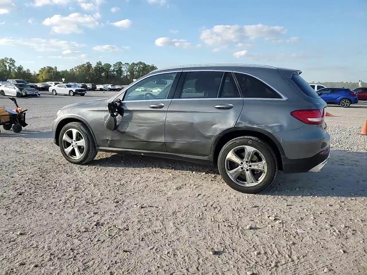 Фото: WDC0G4JB2HF138628