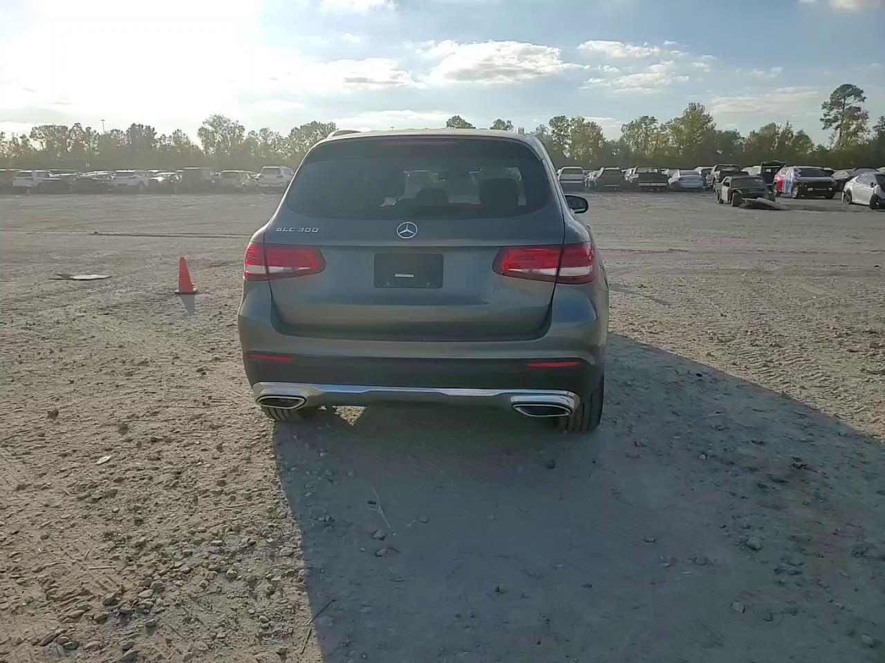 Фото: WDC0G4JB2HF138628