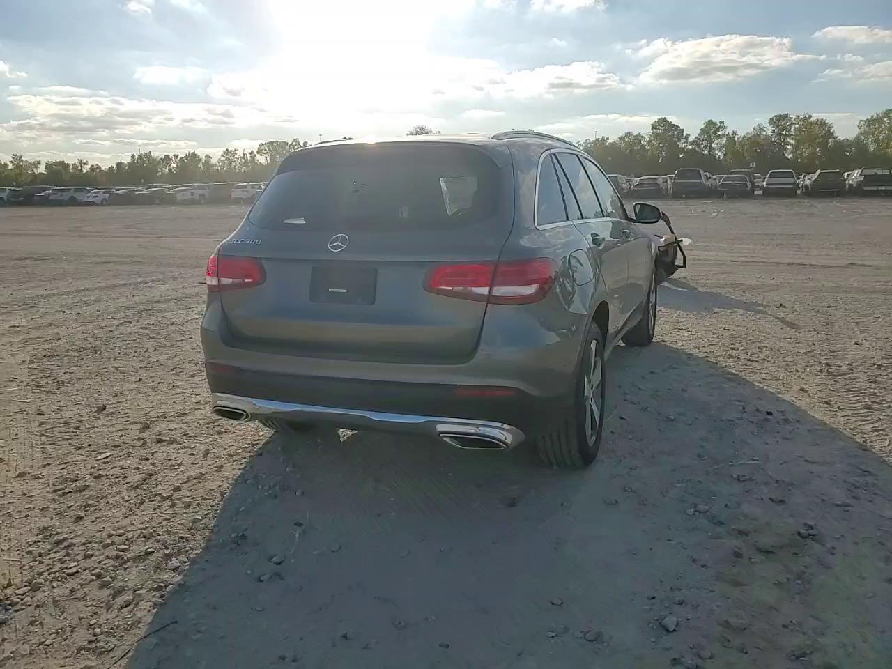 Фото: WDC0G4JB2HF138628