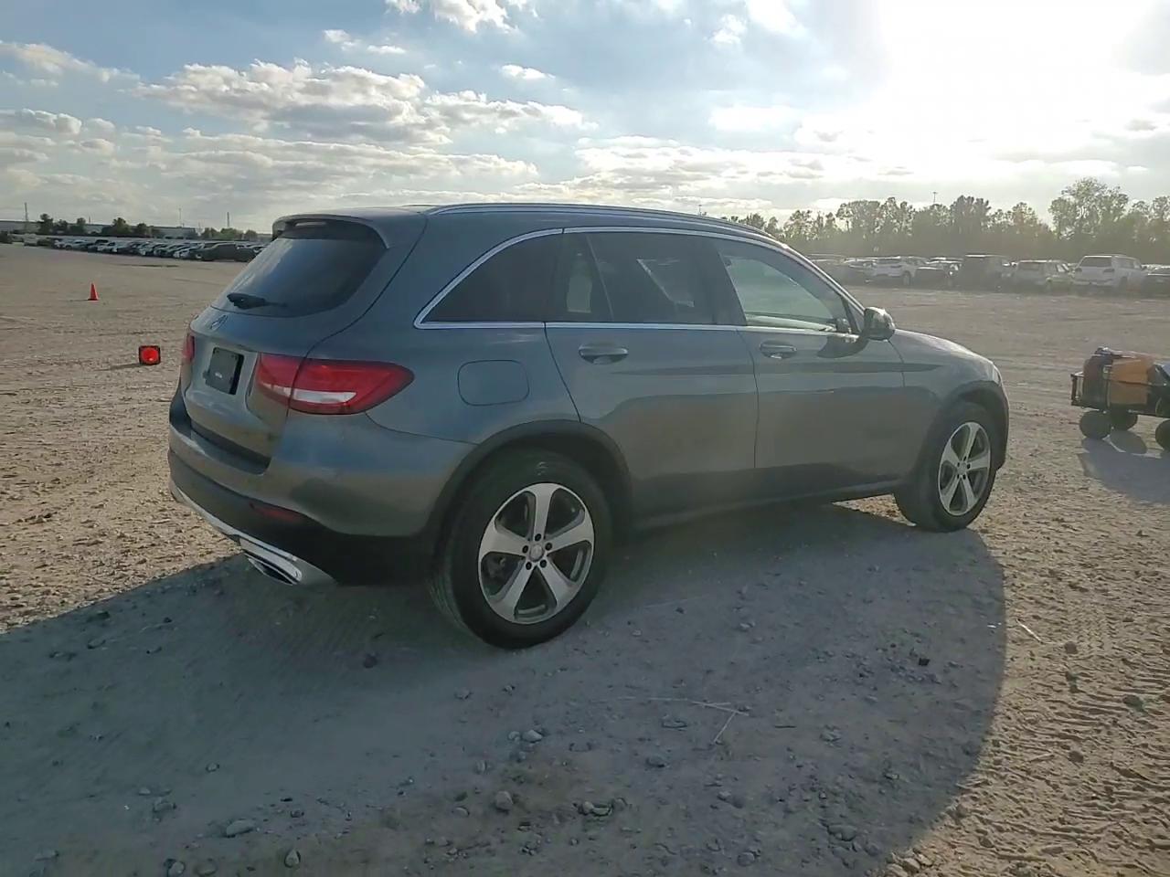 Фото: WDC0G4JB2HF138628