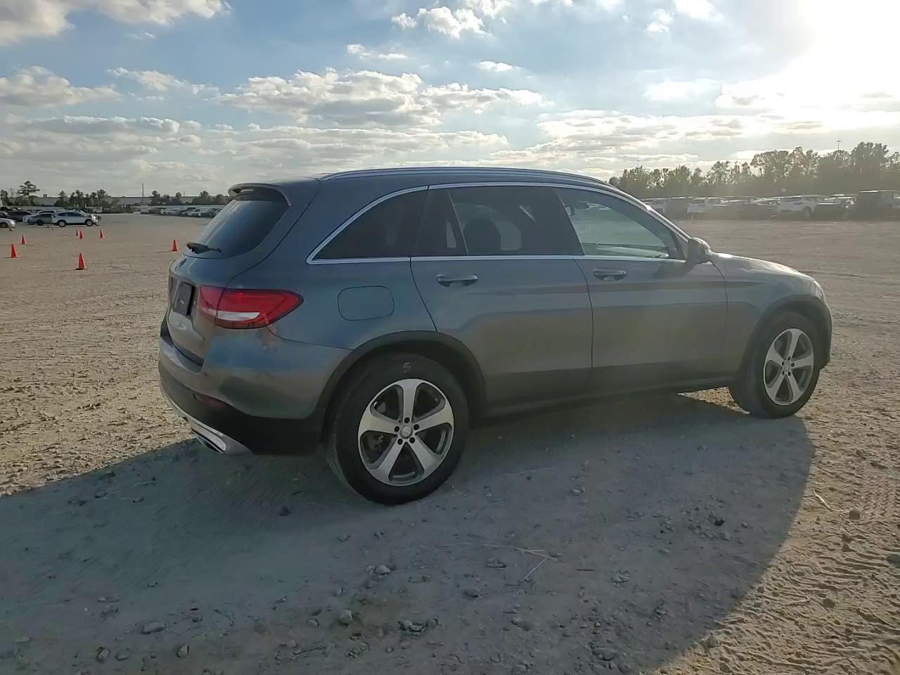 Фото: WDC0G4JB2HF138628