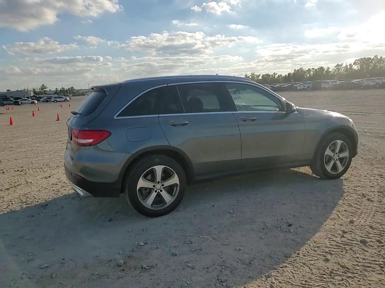 Фото: WDC0G4JB2HF138628