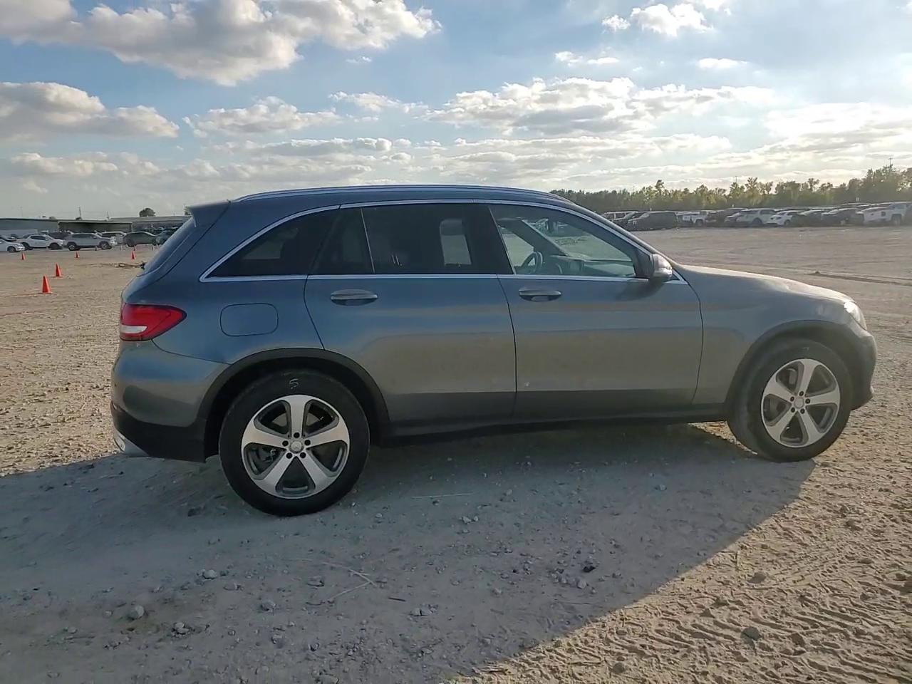 Фото: WDC0G4JB2HF138628