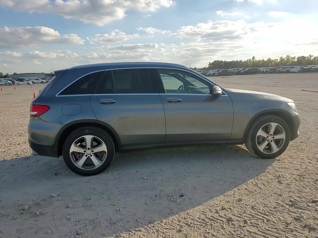 Фото: WDC0G4JB2HF138628