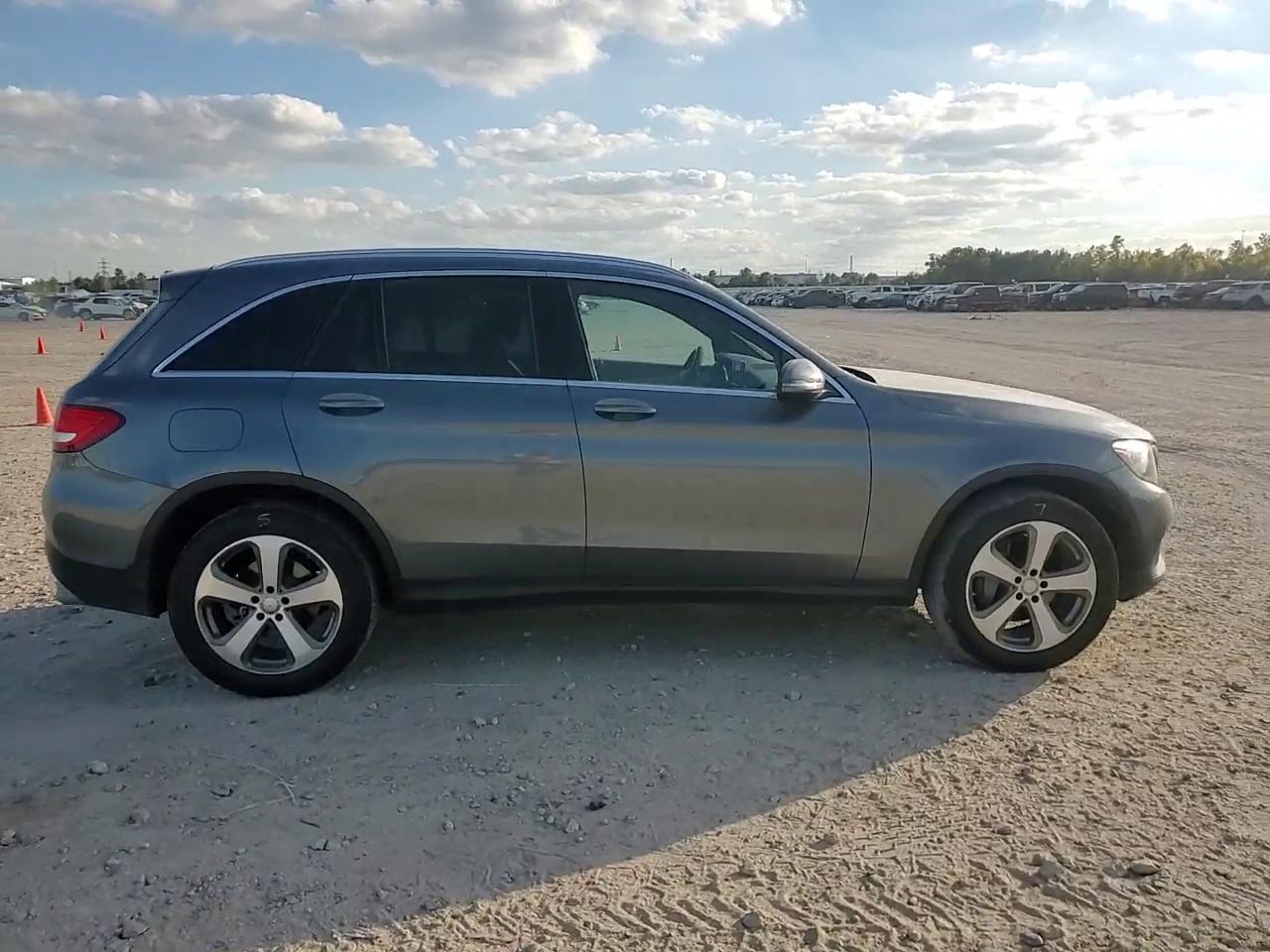 Фото: WDC0G4JB2HF138628