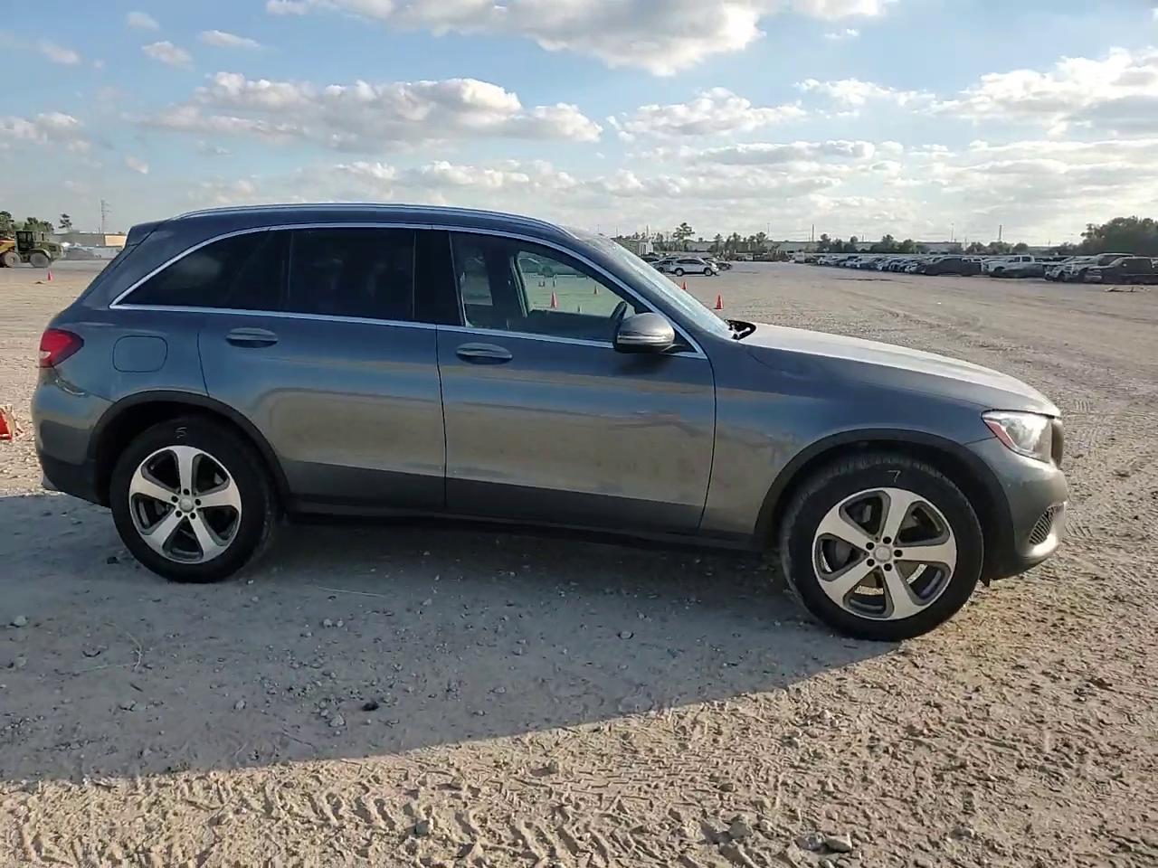 Фото: WDC0G4JB2HF138628