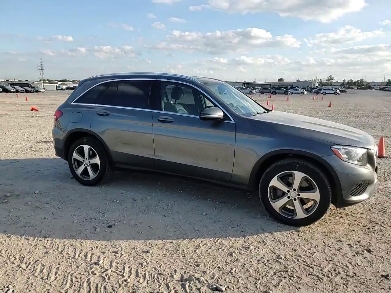 Фото: WDC0G4JB2HF138628