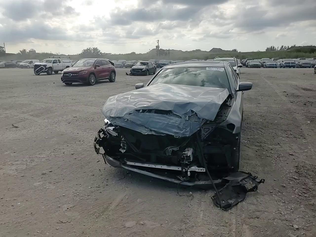 Фото: WBA13BJ00NCJ62090