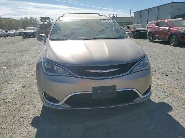 2017 Chrysler Pacifica Touring L VIN: 2C4RC1BG1HR585638 Lot: 91271435
