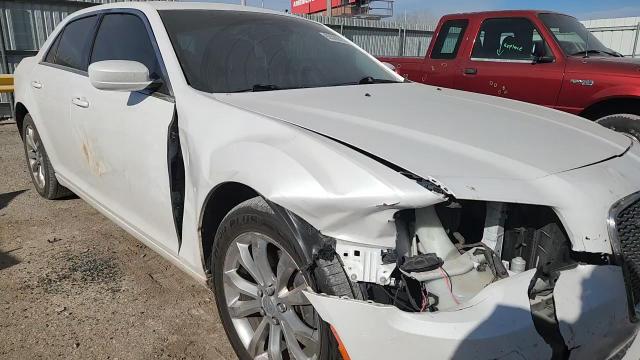 2015 Chrysler 300 Limited VIN: 2C3CCARG4FH831598 Lot: 93588815