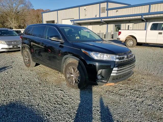 2018 Toyota Highlander Le VIN: 5TDZZRFH8JS263205 Lot: 94493485