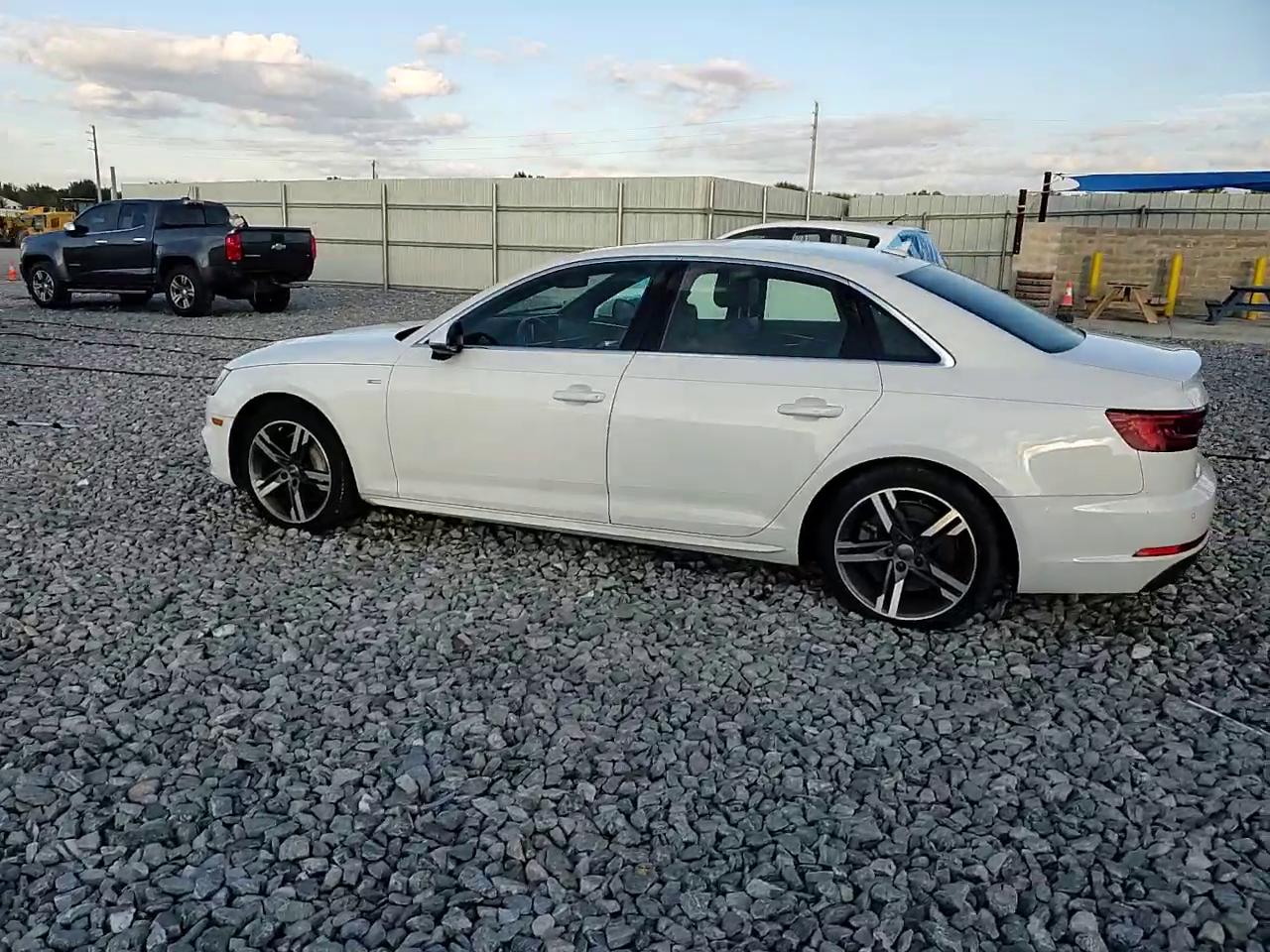 Фото: WAUENAF42JN014460