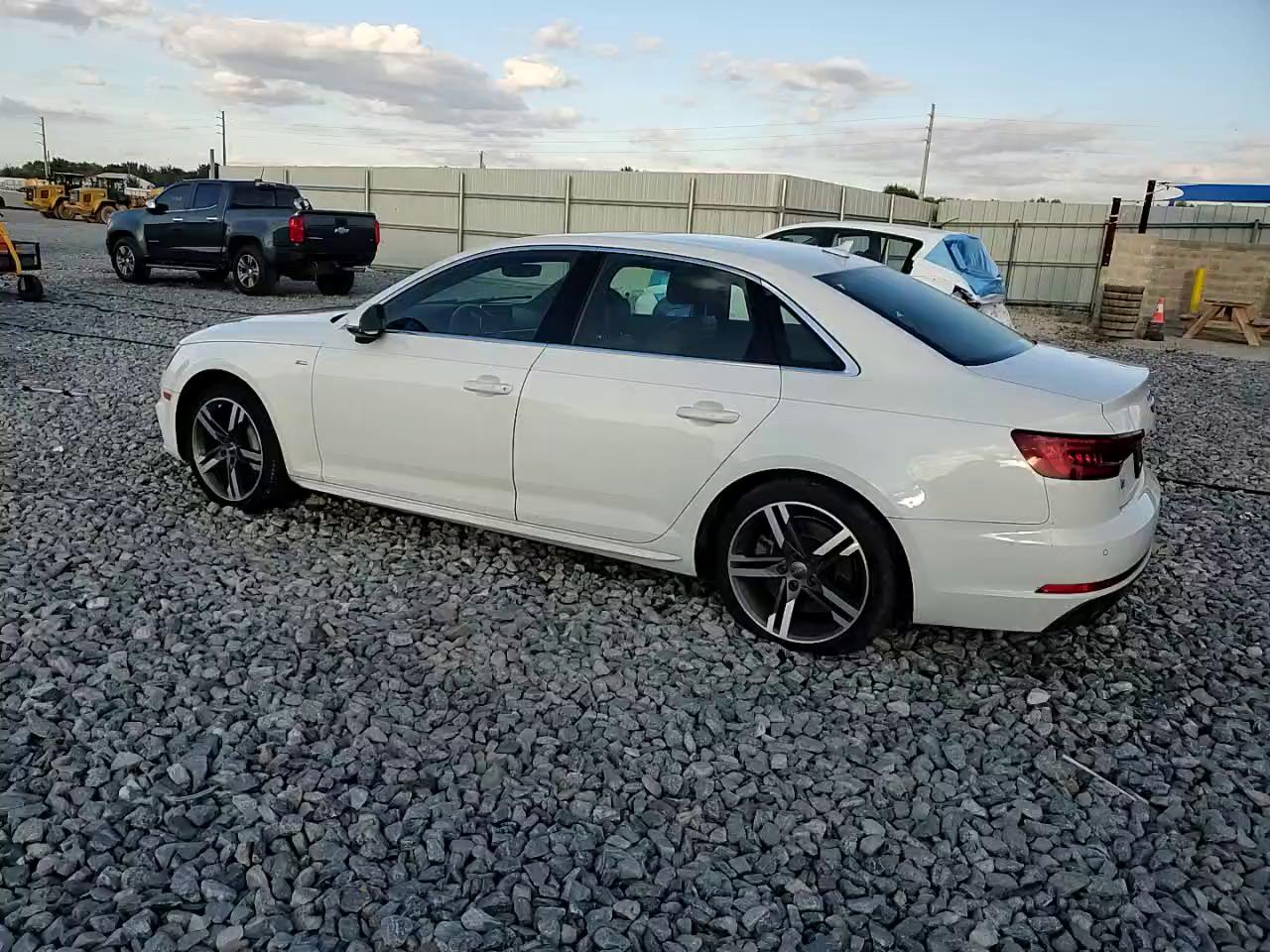 Фото: WAUENAF42JN014460