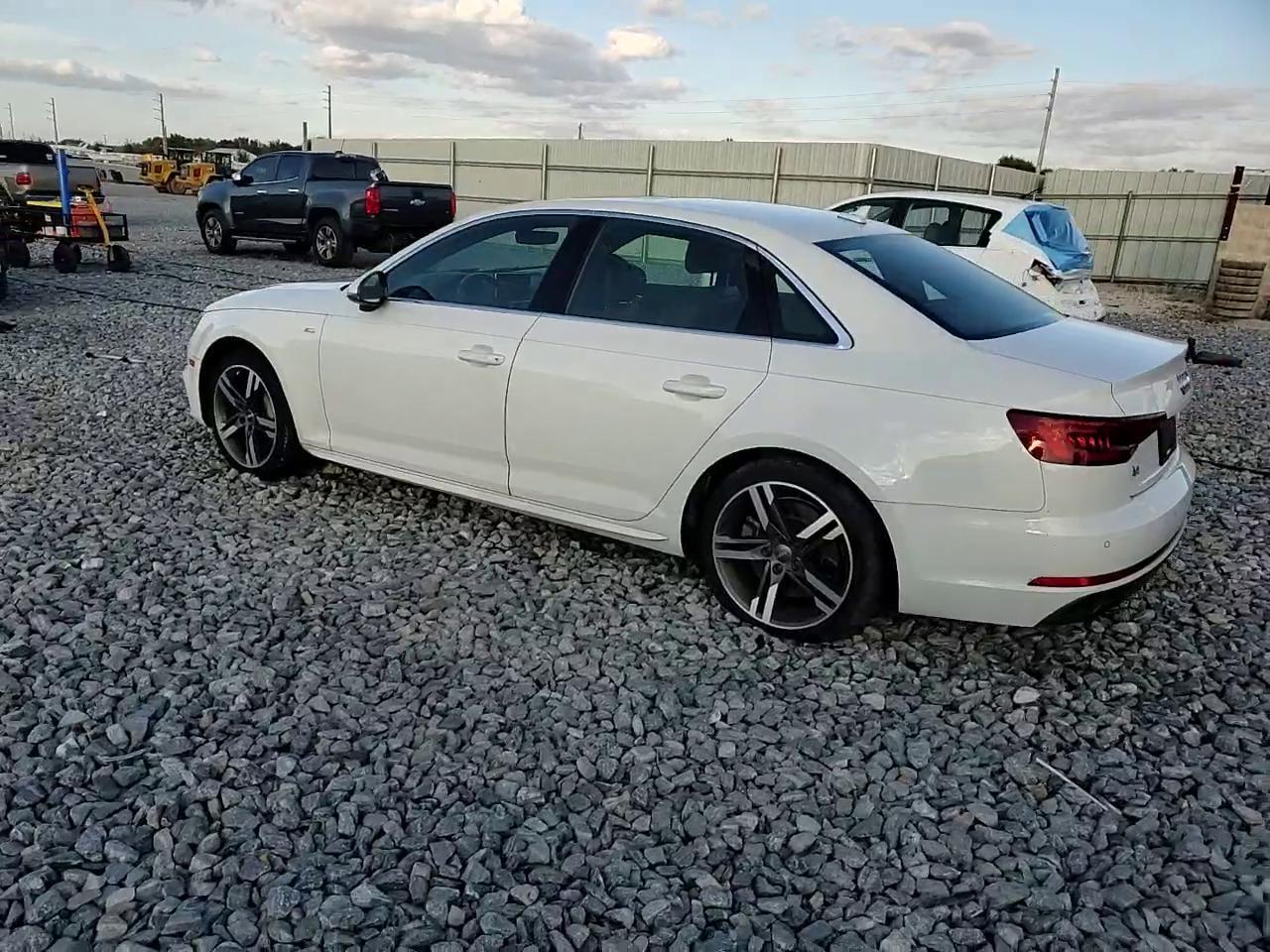 Фото: WAUENAF42JN014460