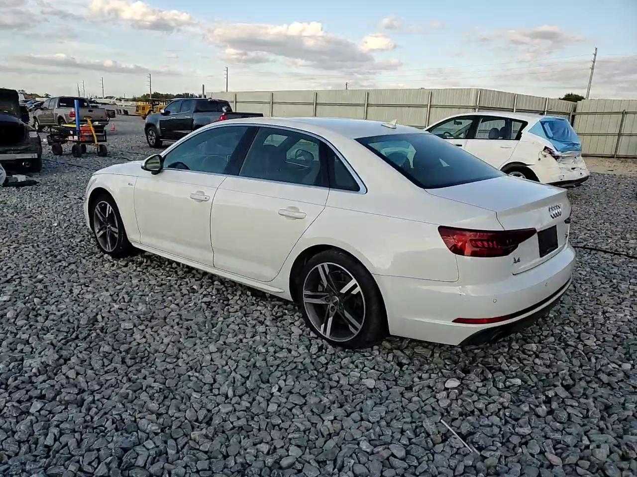 Фото: WAUENAF42JN014460