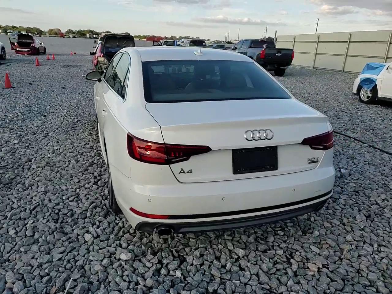 Фото: WAUENAF42JN014460