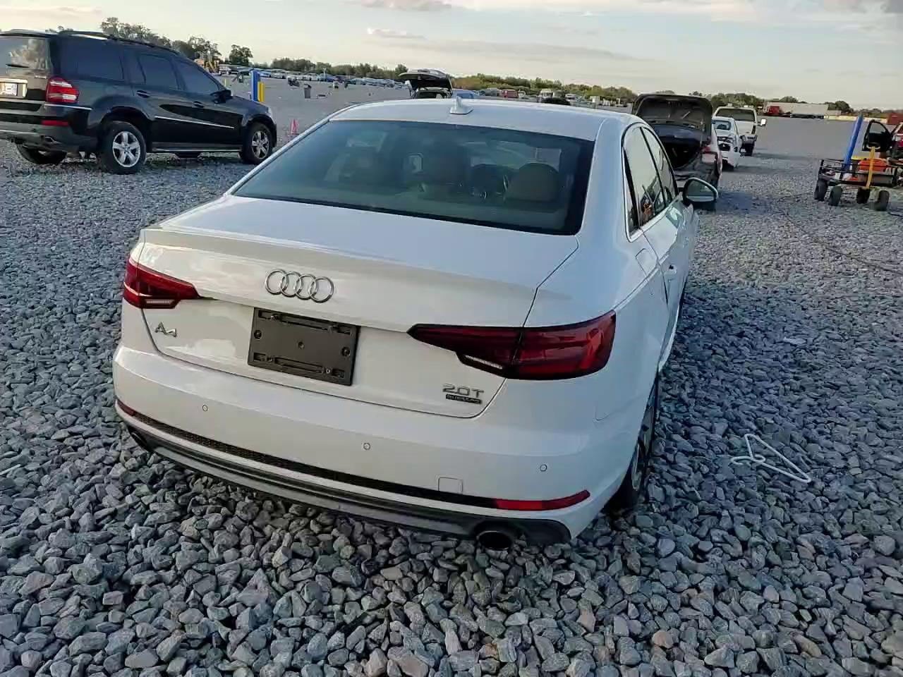 Фото: WAUENAF42JN014460