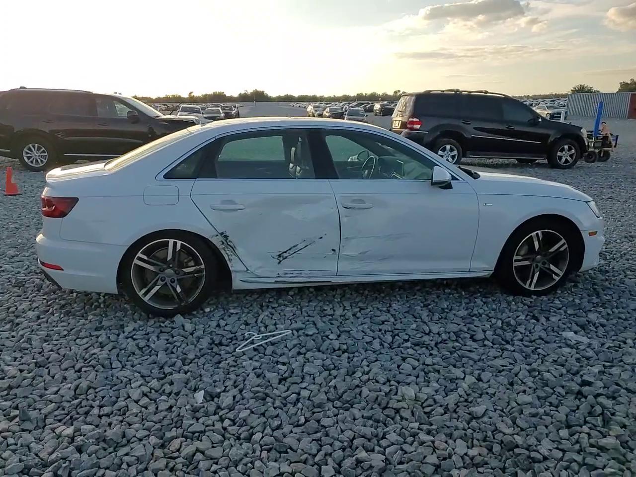 Фото: WAUENAF42JN014460