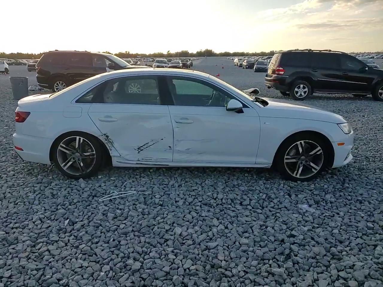 Фото: WAUENAF42JN014460