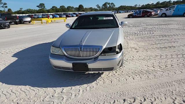 2007 Lincoln Town Car Signature VIN: 1LNHM81VX7Y631300 Lot: 93382335