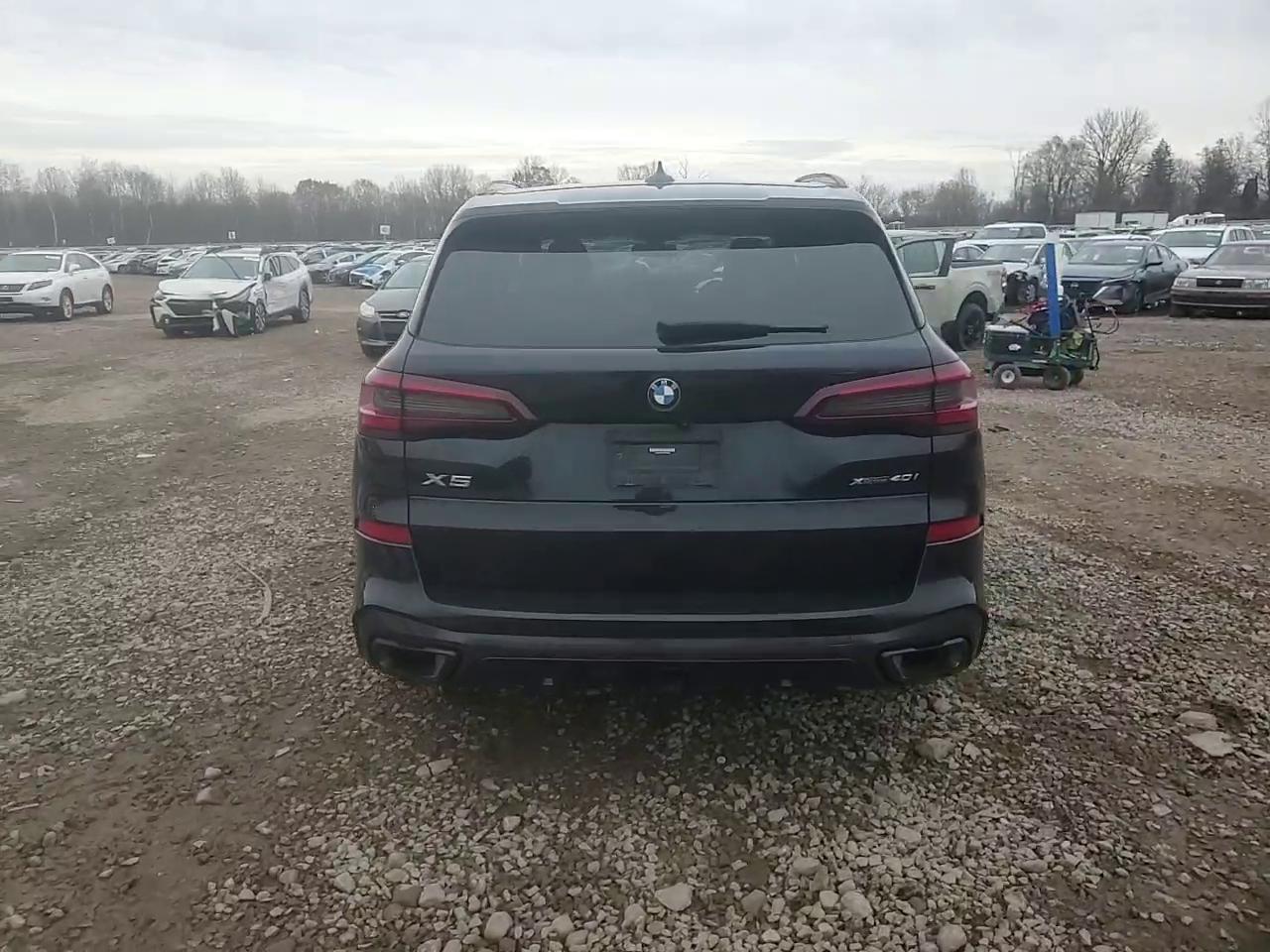 Фото: 5UXCR6C06P9P20229