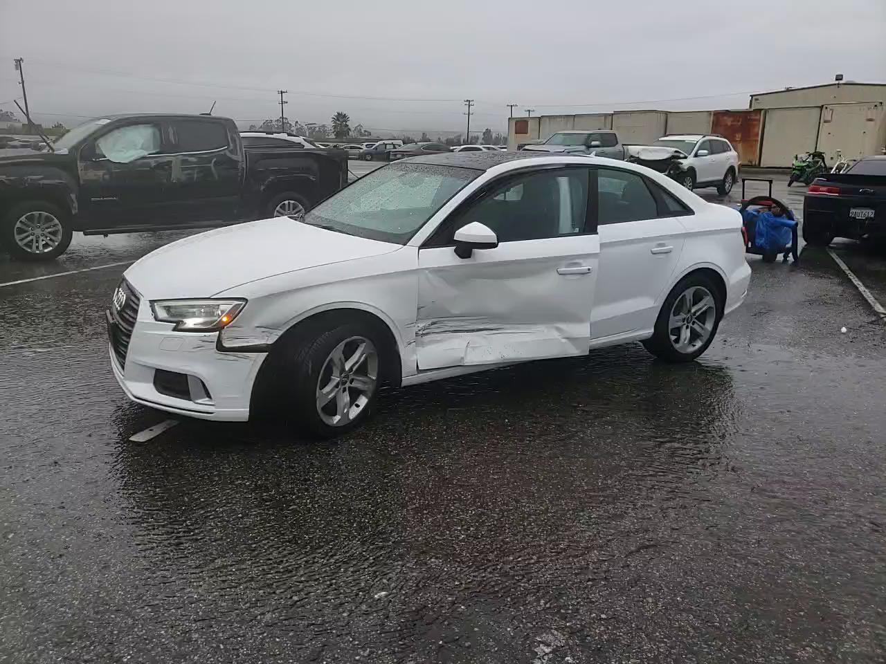 Фото: WAUB8GFF2H1020520