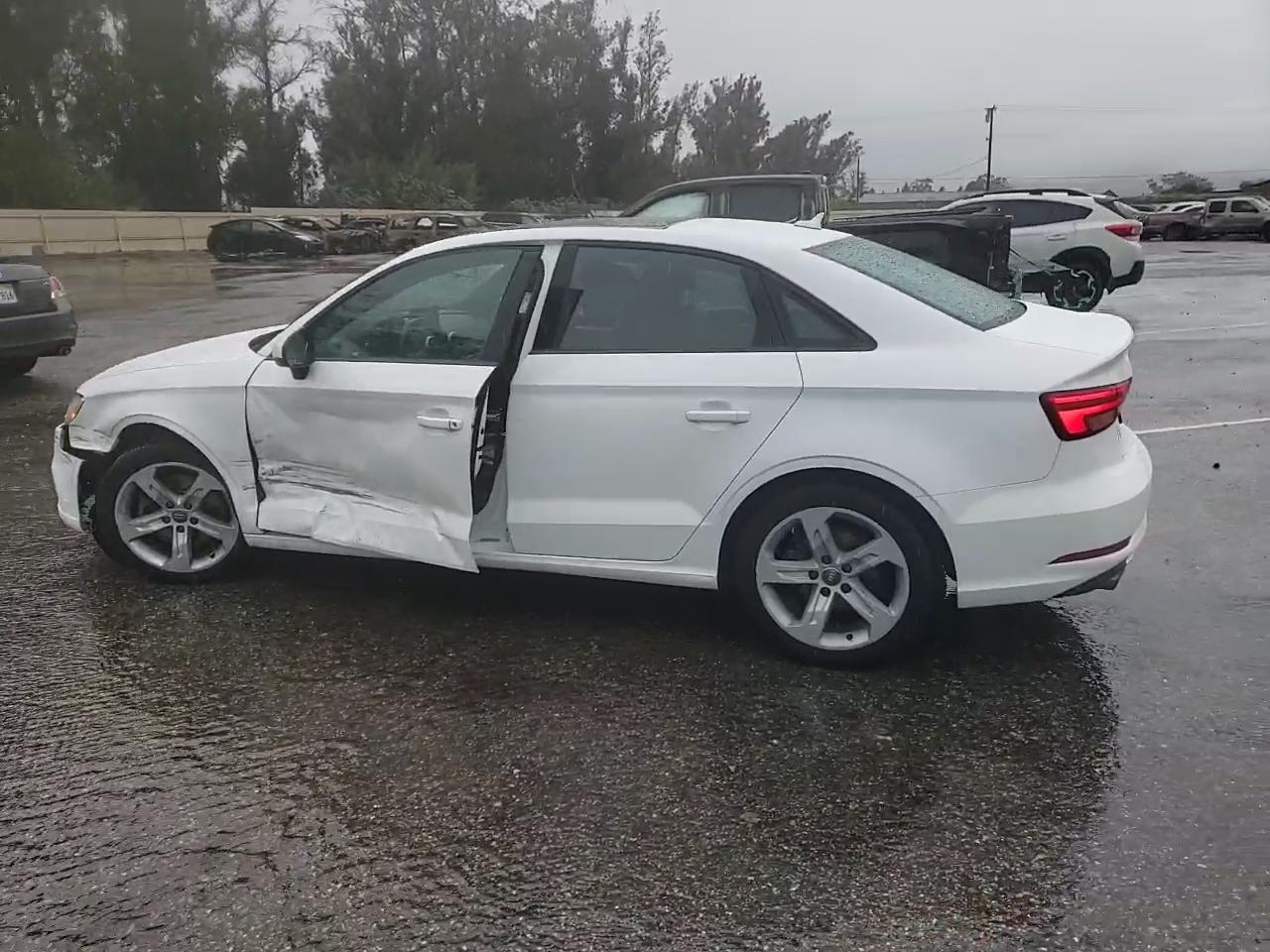 Фото: WAUB8GFF2H1020520