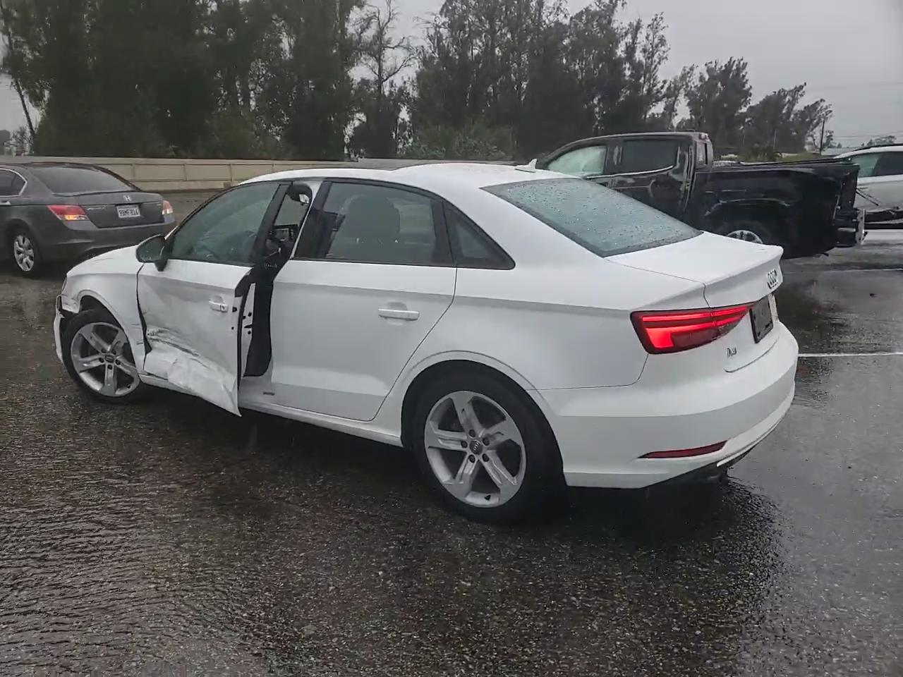 Фото: WAUB8GFF2H1020520