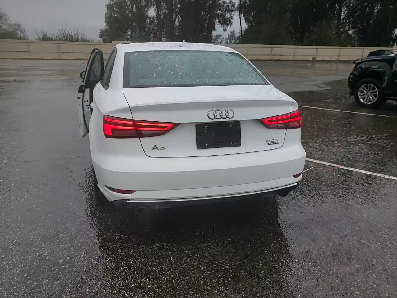 Фото: WAUB8GFF2H1020520