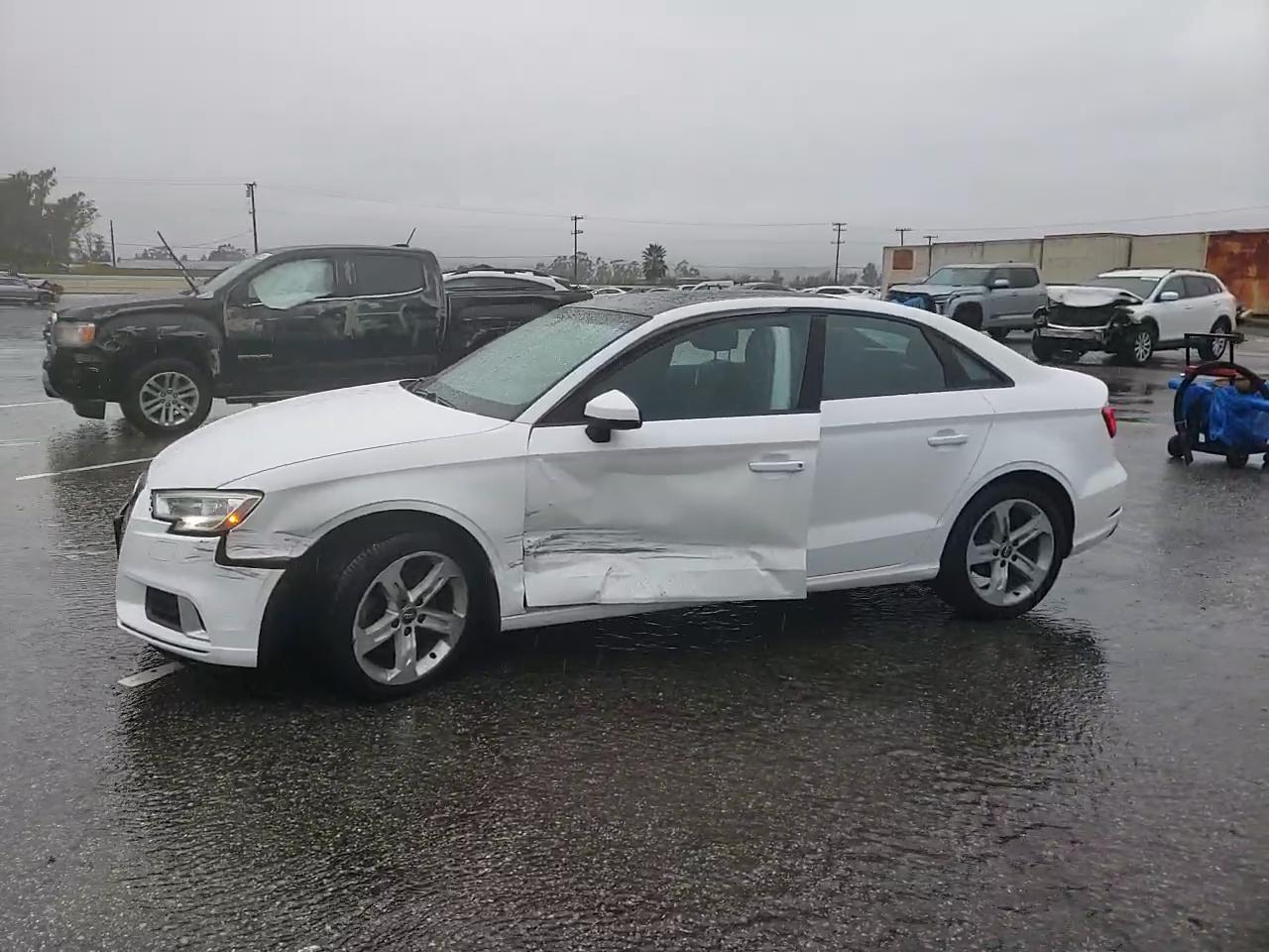 Фото: WAUB8GFF2H1020520