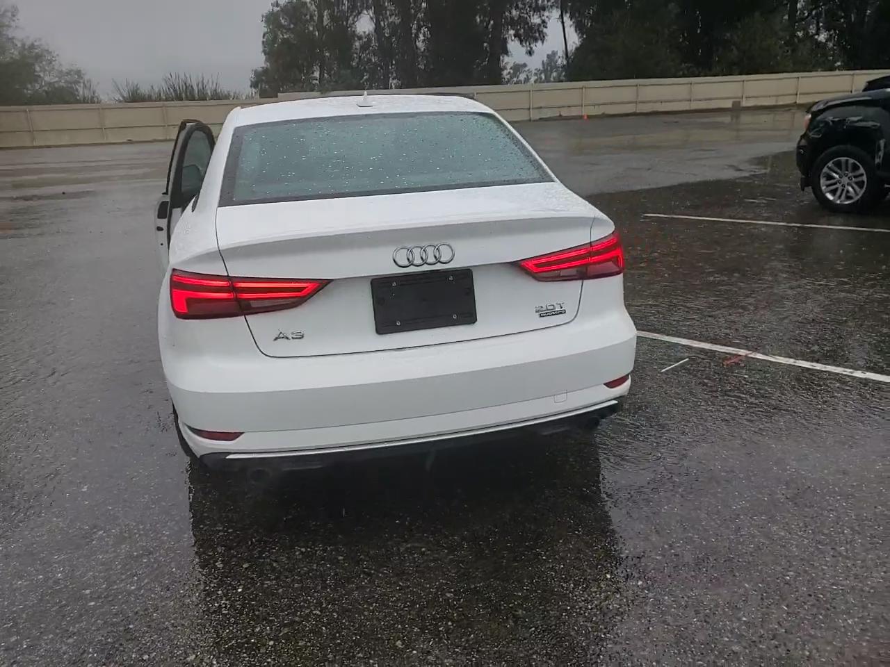 Фото: WAUB8GFF2H1020520