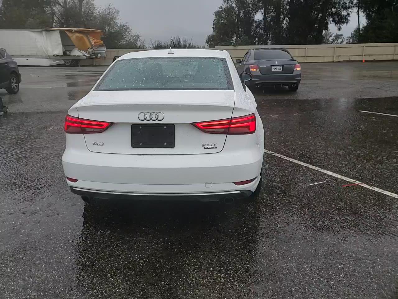 Фото: WAUB8GFF2H1020520