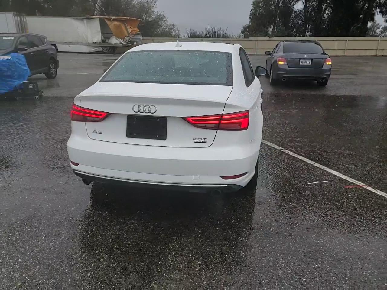 Фото: WAUB8GFF2H1020520