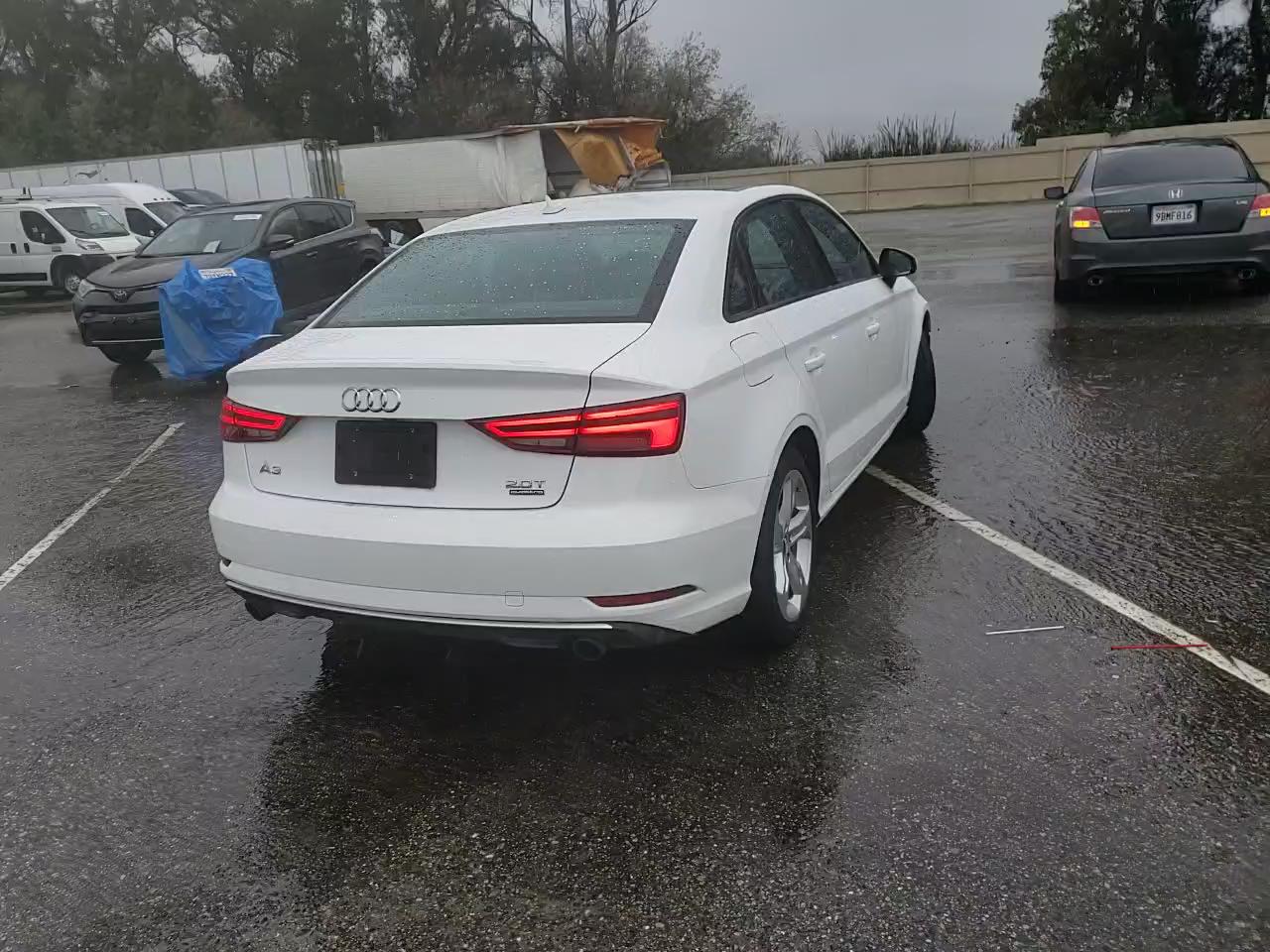 Фото: WAUB8GFF2H1020520