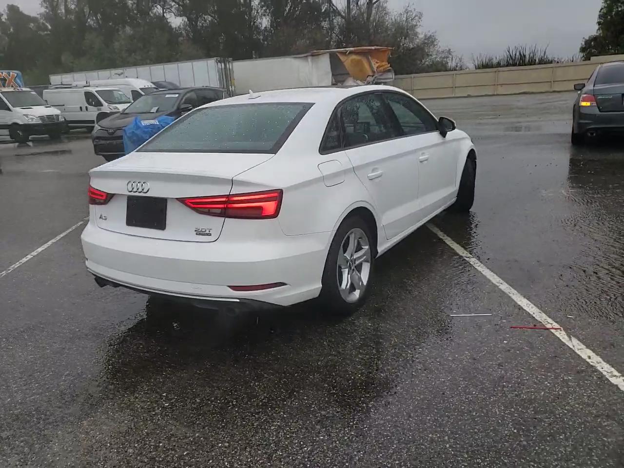 Фото: WAUB8GFF2H1020520