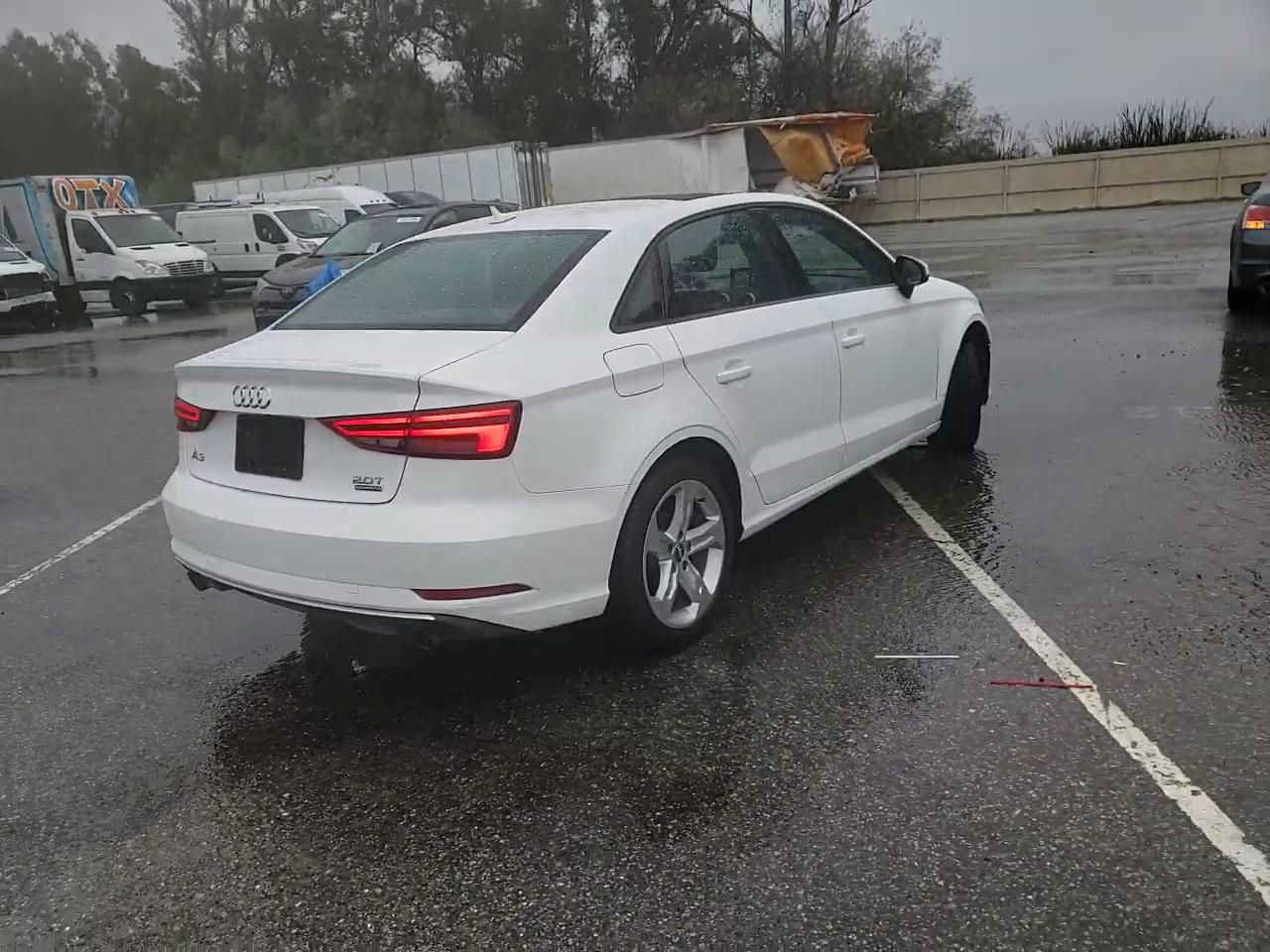 Фото: WAUB8GFF2H1020520