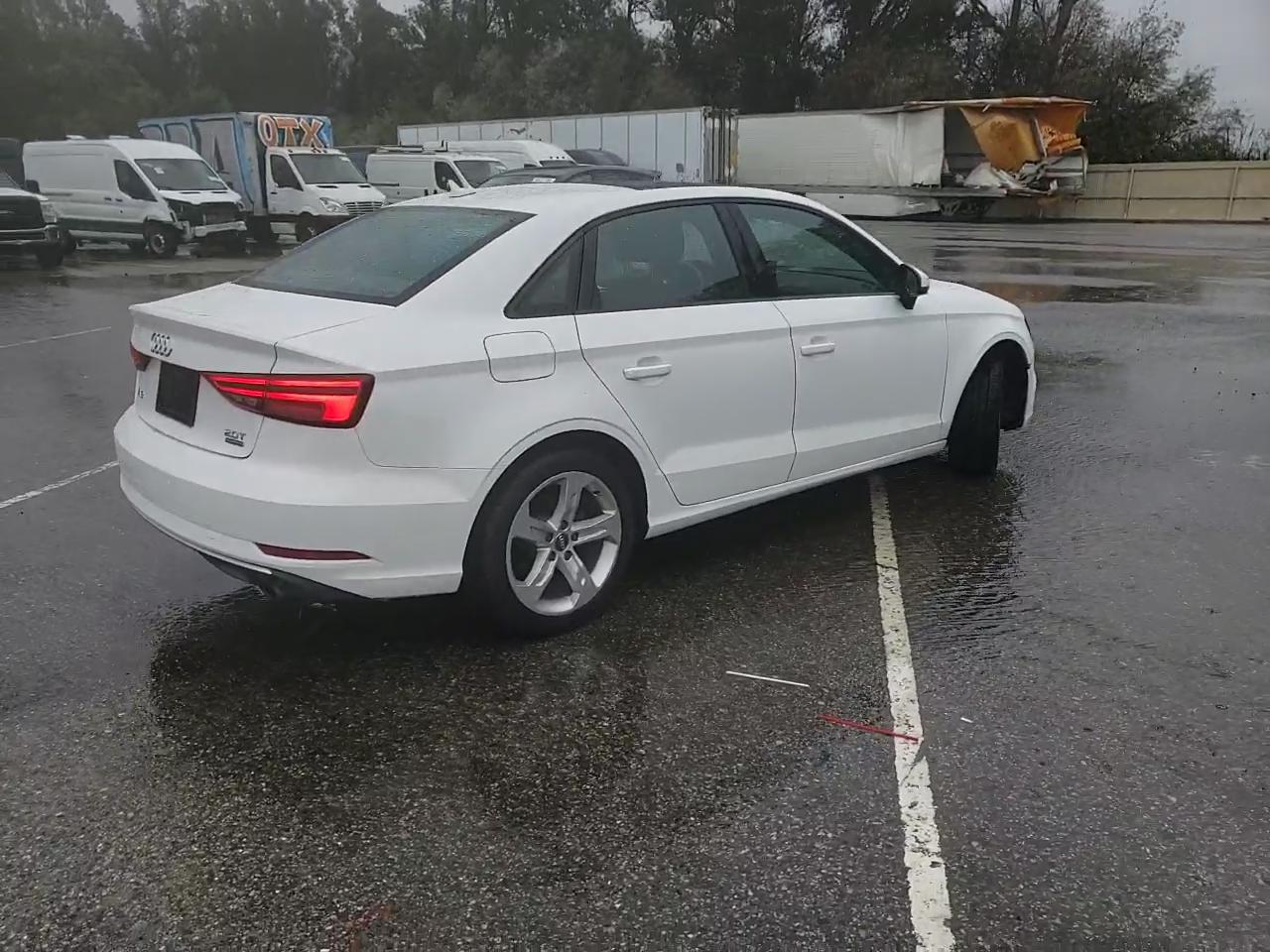 Фото: WAUB8GFF2H1020520